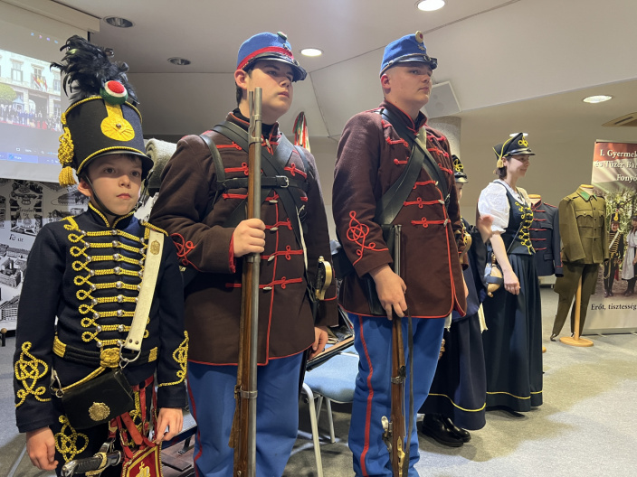 I. Gyermekhuszár és Tüzér Bandérium