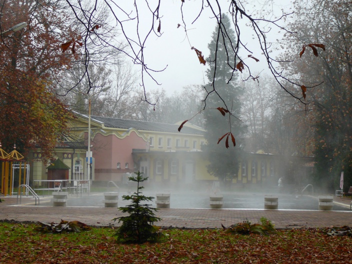 A Nagyatádi Termál- és Gyógyfürdő ősszel (Fotó: Kéri Éva)